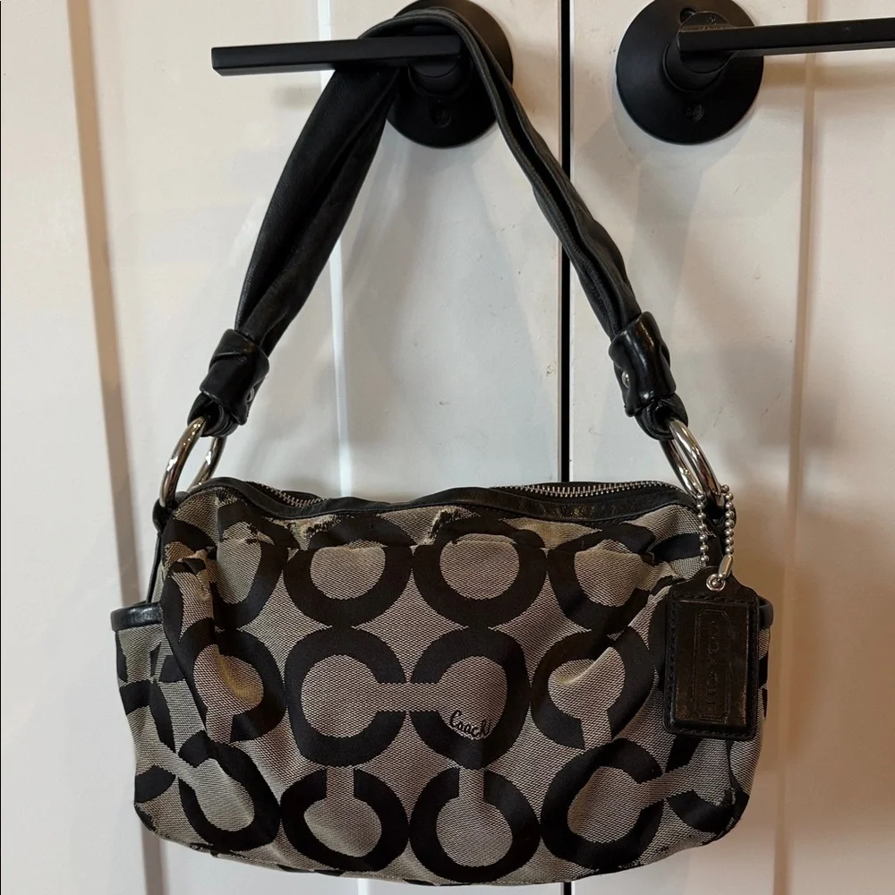 Coach Black and Cream Shoulder Bag Pouch hobo style purse leather strap optic c